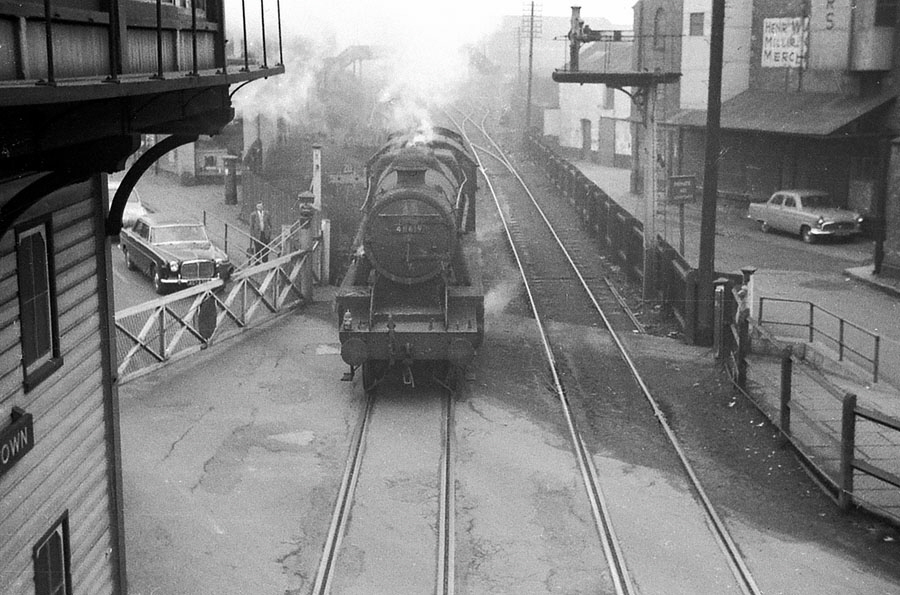 Steam locomotive, Coalville Crossing