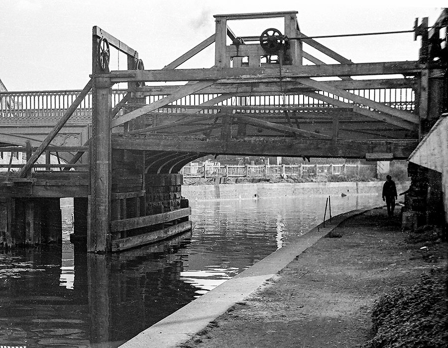 Robert Stephenson design lifting bridge over Grand Union Canal, West Bridge, Leicester and Swannington Railway.
