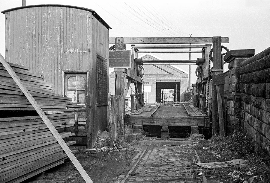 Robert Stephenson design lifting bridge over Grand Union Canal, West Bridge, Leicester and Swannington Railway.