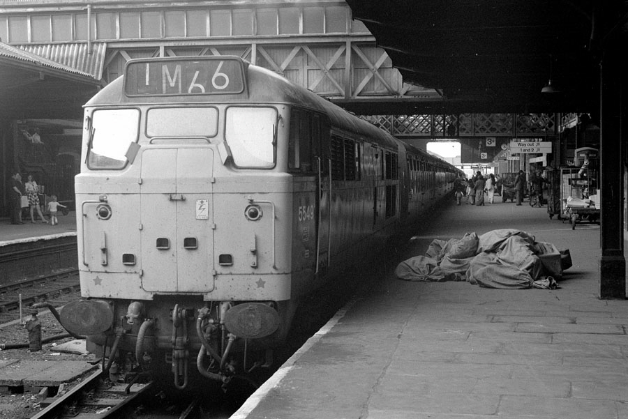 Passenger train & parcels, Leicester Midland station