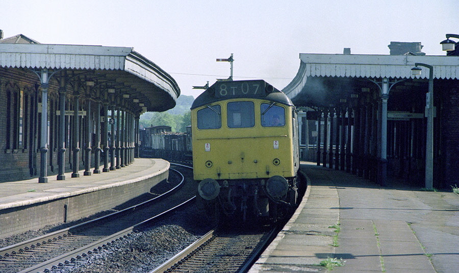 Class 25 25087, Market Harborough